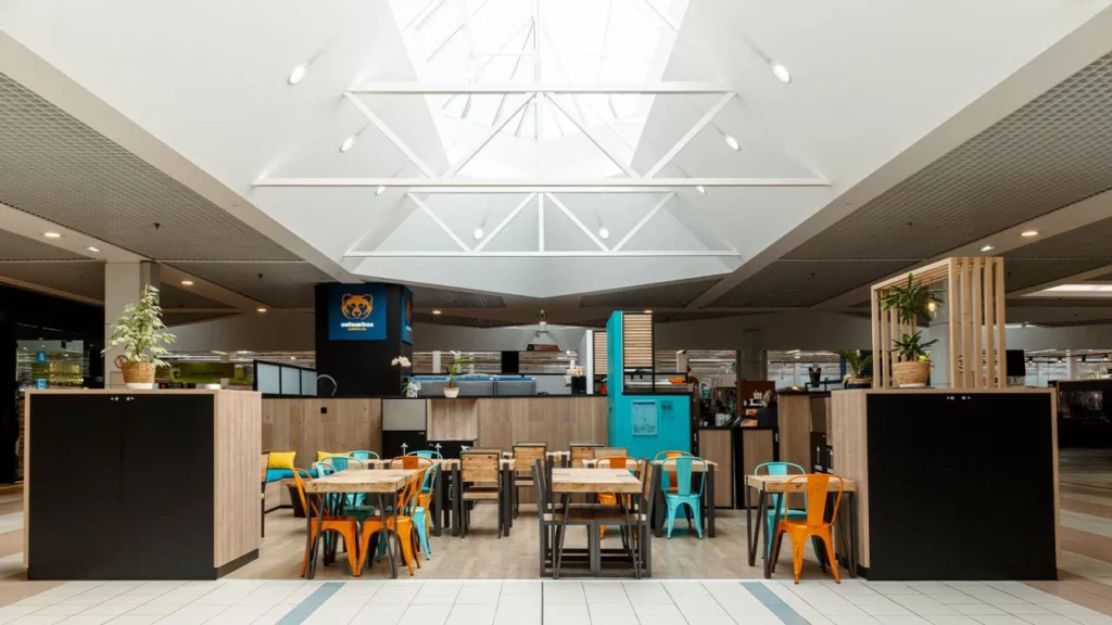 Salle de restaurant avec tables et chaises Shop Concept