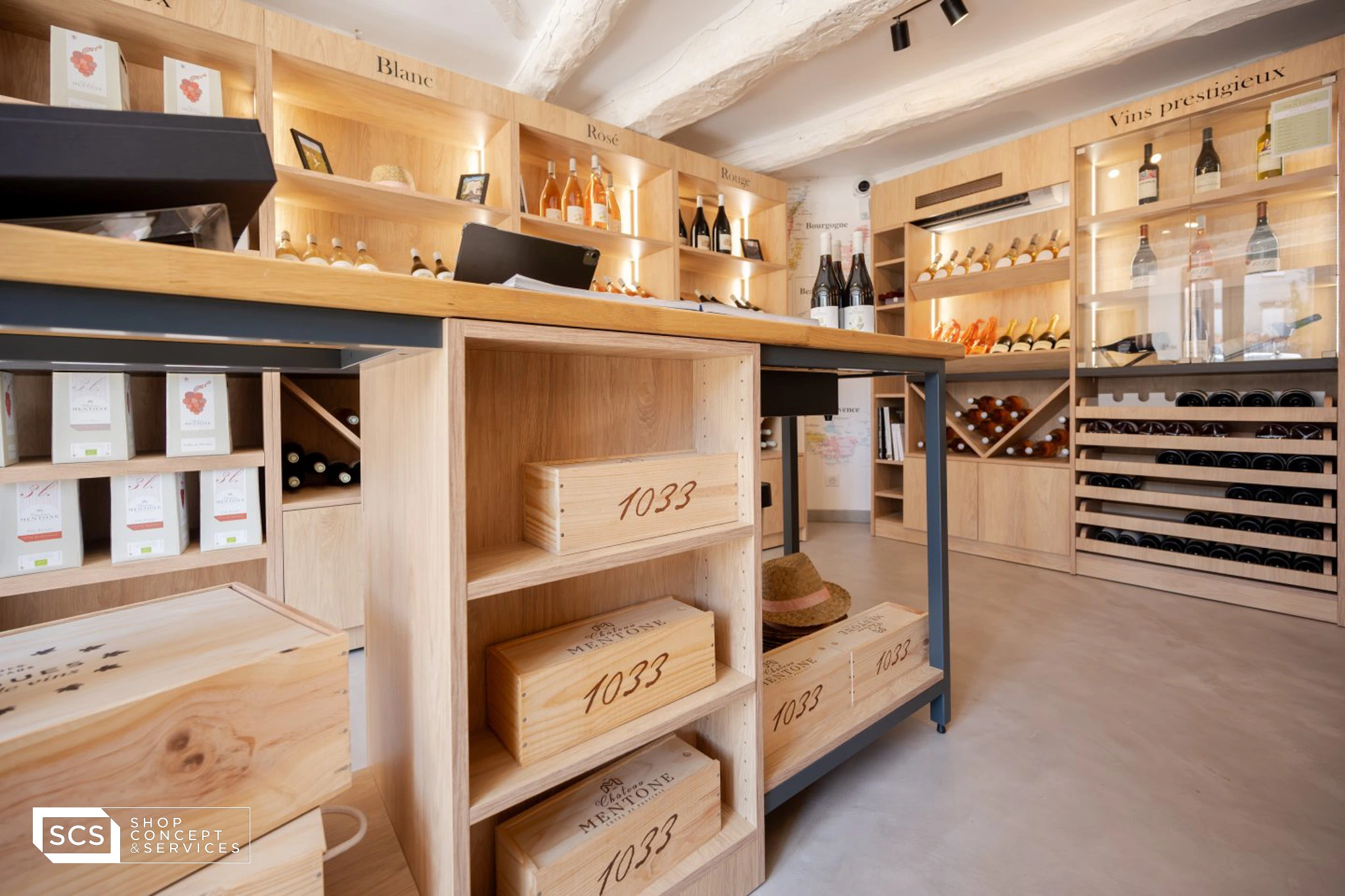 Meuble en bois et métal pour cave à vins Shop Concept